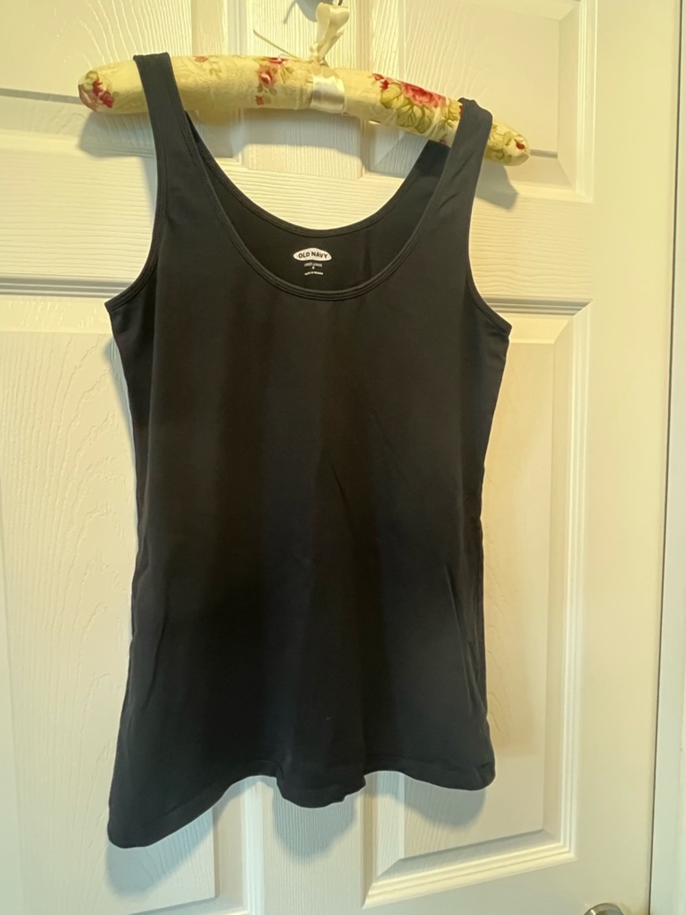 Women’s Old Navy layering tank top. Size Small.